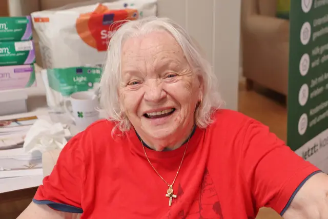Margareta freut sich über gute Gespräche, jüngere Generationen können von ihr viel erfahren, wie es früher war, als Kinder und Jugendliche ohne Handy und oftmals ohne richtig satt zu werden, groß geworden sind.  | Foto: Edith Ertl