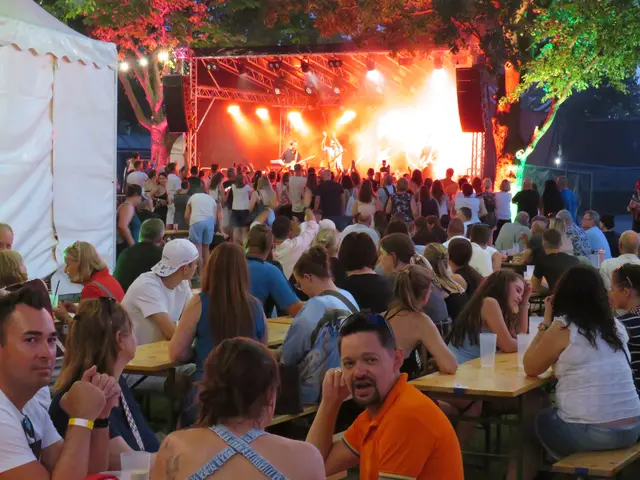Zahlreiche Gäste beim Neufelder Seefest.  | Foto: Lena Palatin