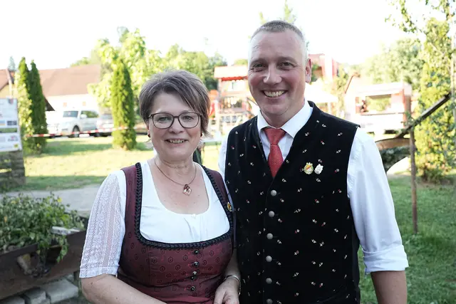 Chorleiterin Margit Obrietan, ihr Stellvertreter Gerhard Gritsch