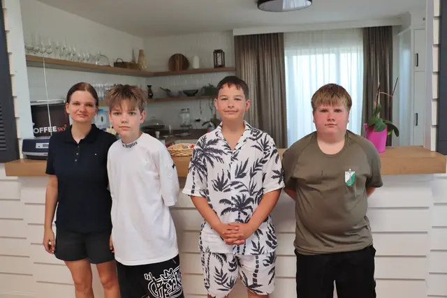 Die Point4Actions-Kids sind in Kalsdorf zur Stelle, wo für einen guten Zweck hilfreiche Hände gebraucht werden. Im Amicalis betreute die Jugend beim Tag der offenen Tür den Kuchenstand.  | Foto: Edith Ertl