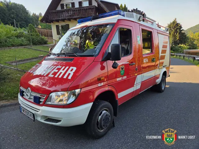 Nach Rücksprache wurde das Schadstofffahrzeug der Berufsfeuerwehr Graz nachalarmiert.  | Foto: FF Ligist