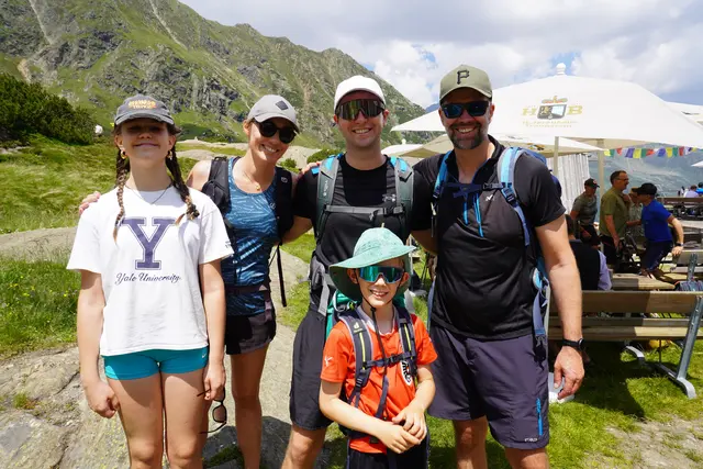 Der vormalige Hüttenpächter Norbert Schöpf (r.) mit Rebecca, Ivy und Liam sowie Neffen Simon | Foto: Kainz