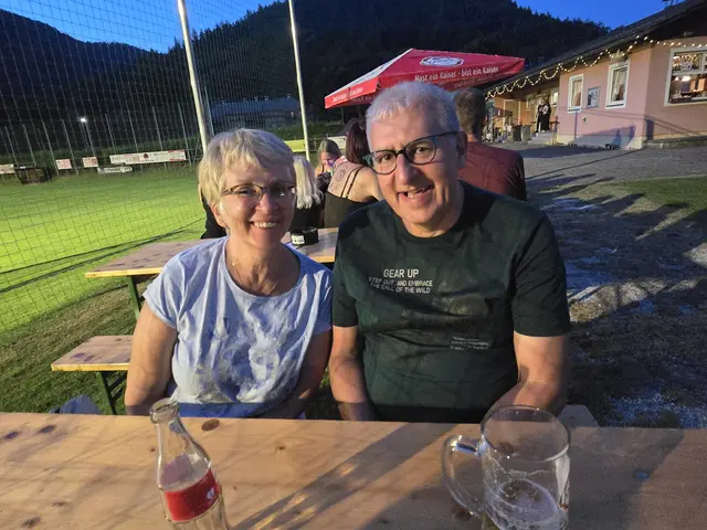 Katharina und Wolfgang genossen die gemütliche Atmosphäre am Sportplatz Hohenberg. | Foto: Julia Steyrer