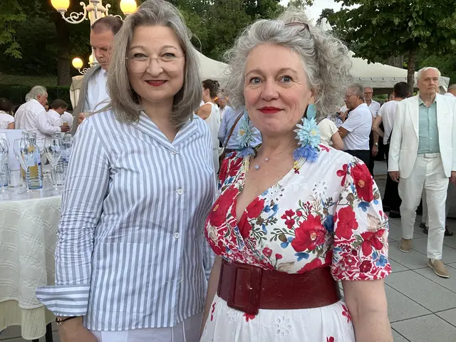 Links Gertraud Auinger-Oberzaucher, rechts Kostümbildnerin Friederike Friedrich | Foto: Stockmann