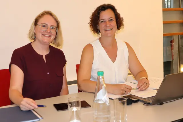 Melanie Trappl und Sandrina Schöller (v.l.) als aufmerksame Begleiterinnen | Foto: Gerhard Langmann