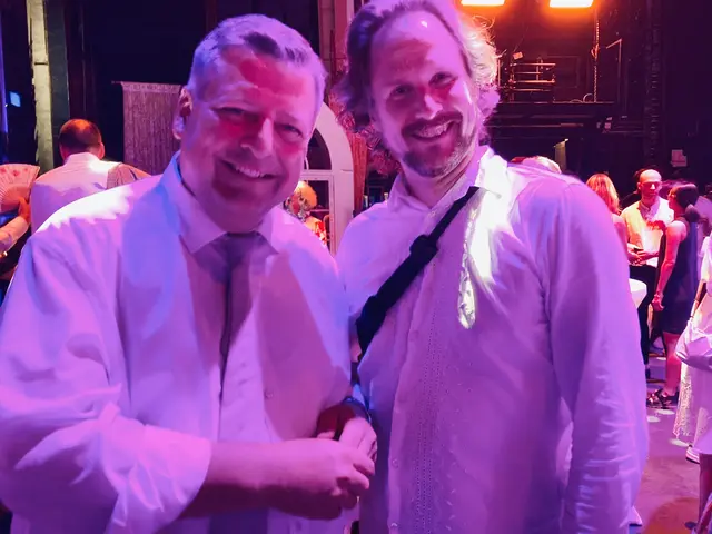 Vizebürgermeister Markus Riedmayer bestreitet mit Vogelhändler Clemens Kerschbaumer Wienerlied-ABende im Palais Marchet (Villa Strecker) | Foto: Stockmann