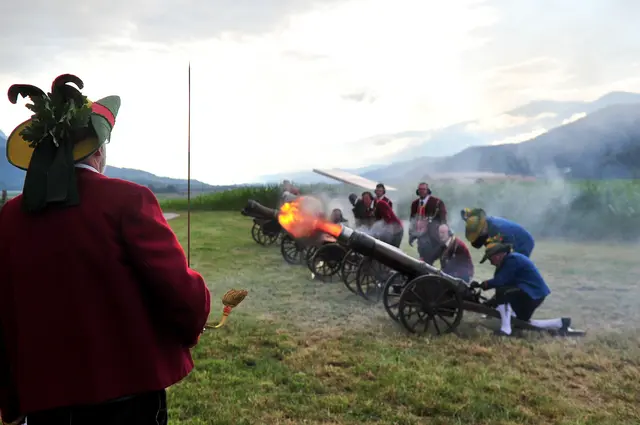 Sonntag, 7.00 Uhr morgens: Weckruf der Kanonen!