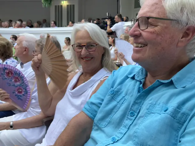 Ingrid Kammermayer mit Mann und Fächer | Foto: Stockmann