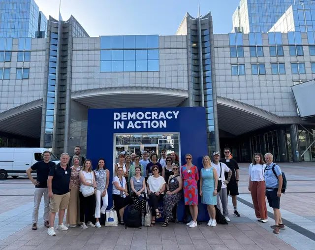 Die österreichischen Lehrkräfte vor dem Europäischen Parlament in Brüssel. | Foto: Maximilian Müller, EU-Kommission