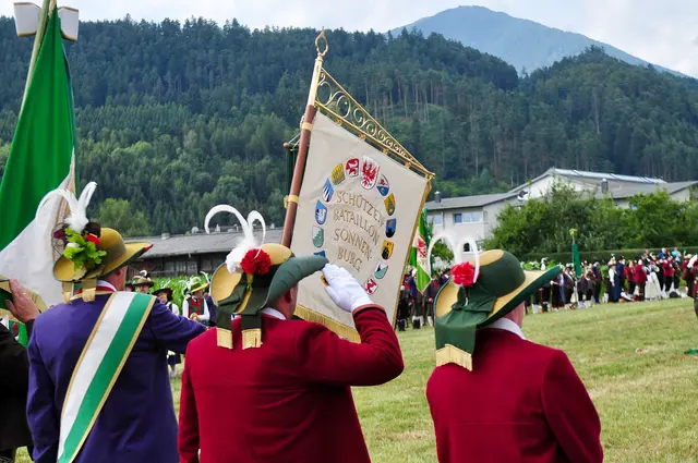 Die Kompanien des Bataillons Sonnenburg treffen sich am 4. und 5. Juli beim Bataillonsfest in Aldrans. | Foto: Hassl