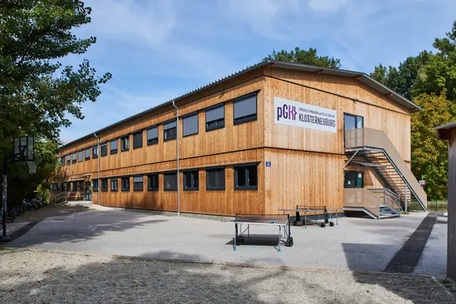 Mit dem Schuljahr 2030/31 soll das jetzige Provisorium durch den Neubau am Bildungscampus abgelöst werden. | Foto: Privatgymnasium Klosterneuburg