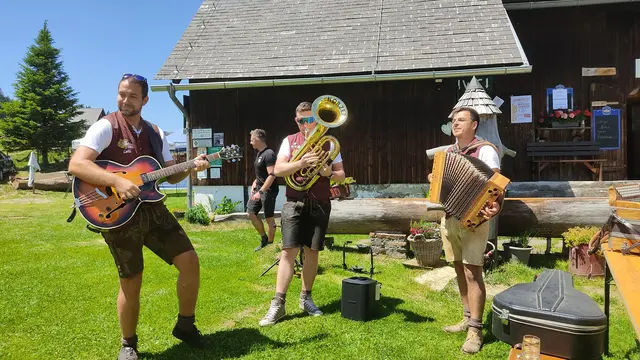 Für beste Unterhaltung sorgte auch das Trio  "Schilcher Schwung"  | Foto: Günther Koch