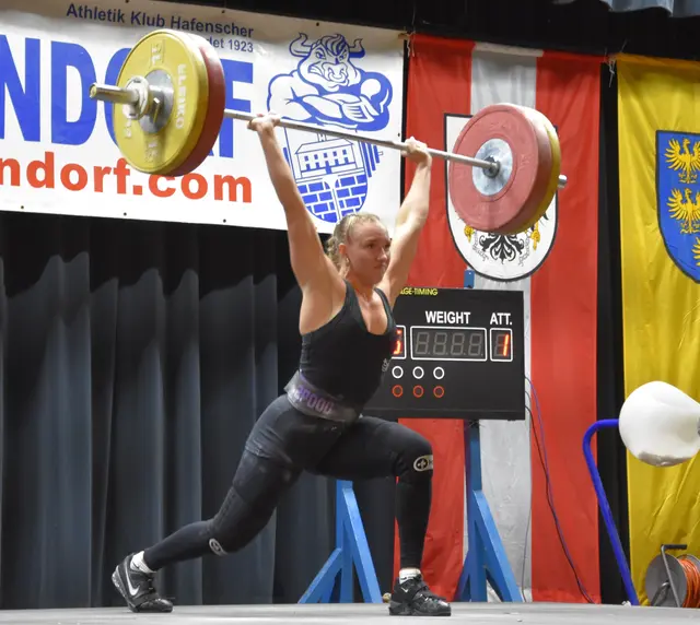 Lilian Wagnsonner (Gitti City) mit neuen ÖR der U23 in der Gewichtsklasse bis 63 kg.

Foto: Conny Högg
