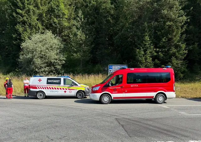 Die beiden Unfalllenker sowie deren in den Unfallfahrzeugen mitfahrenden Ehefrauen wurden nicht verletzt. | Foto: ZOOM.Tirol
