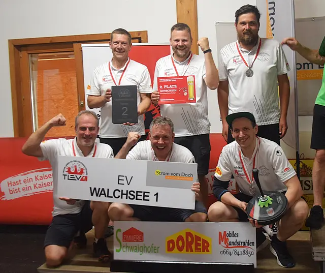 Der EV Walchsee freute sich über Rang zwei und dem errungenen Vize-Meistertitel. | Foto: TLEV