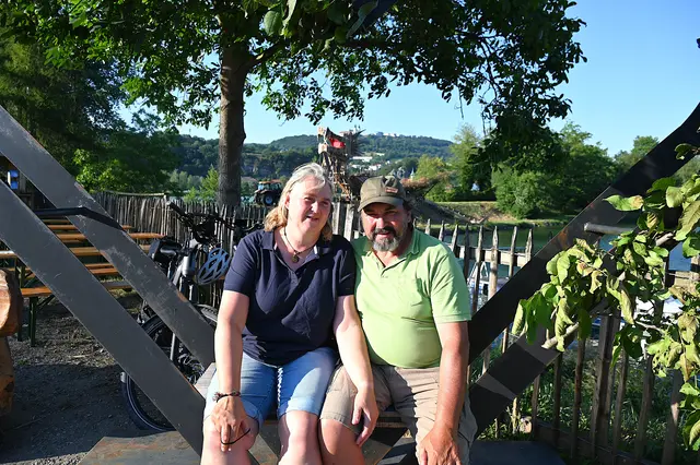 Gemütliche Radfahrpause im Hafen von Krummnußbaum: Gerhard und Sonja  | Foto: Gerlinde Siebenhandl