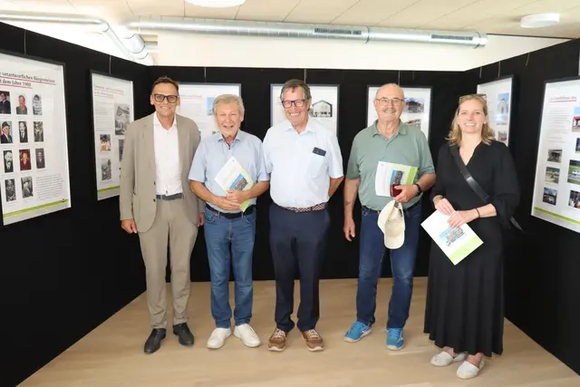 Ortschronist Otto Zeisler eröffnete die Ausstellung „Die Gemeinde als Bauherr“ mit Einblicken in die Gemeindegeschichte. | Foto: Kendlbacher