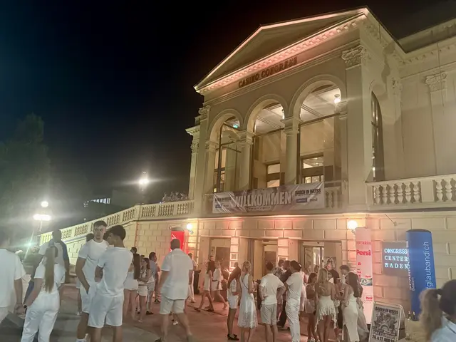 Feierlaune vor dem Casino | Foto: Jona Brodhagen