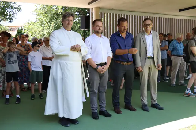 Vertreter aus Politik, Kirche und Gemeinde nahmen am feierlichen Eröffnungsakt teil. | Foto: Kendlbacher