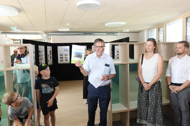 Ortschronist Otto Zeisler eröffnete die Ausstellung „Die Gemeinde als Bauherr“ mit Einblicken in die Gemeindegeschichte. | Foto: Kendlbacher