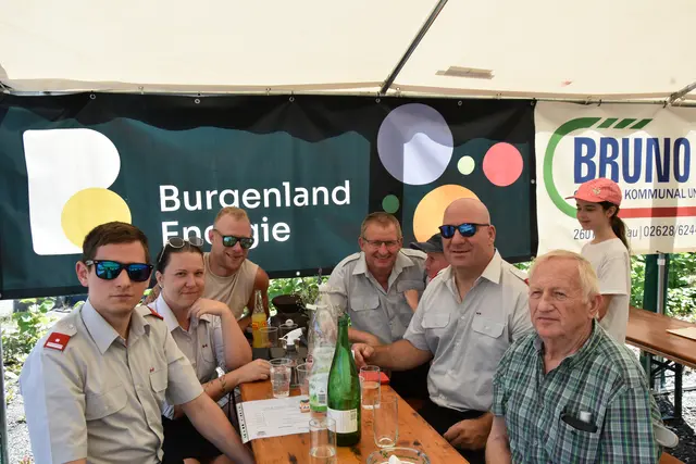FF Feuerwehr Wiesen 
Eduard Feuerer, Patrick Weghofer, Melanie Tröscher, Pétric Seer, Thomas Strodl, Michael Schmalfuss | Foto: Julia Lirsch / MeinBezirk