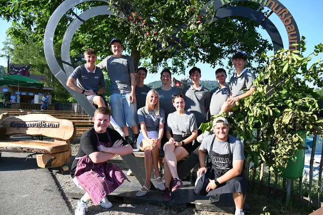 Erbauer des Nibelungendrachens: Krummnußbaumer Jugendclub KJK | Foto: Gerlinde Siebenhandl