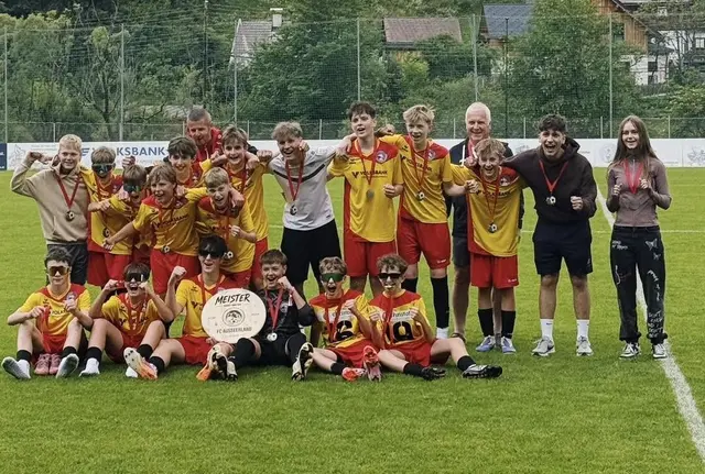 Die U14 des FC Ausseerland machte es der Kampfmannschaft und der U16 nach und holte den Meistertitel. | Foto: FC Ausseerland