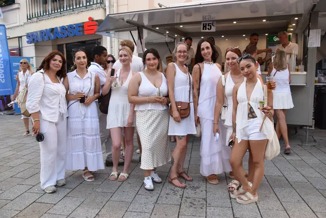 Sinem, Maja, Kristina, Sümeyye, Conny, Sandra, Vanessa, Micah. | Foto: Mirjam Preineder