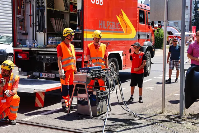 Was passiert, wenn ein Zug entgleist? Dann kommt der Hilfszug und übernimmt die Arbeit. | Foto: Reischl