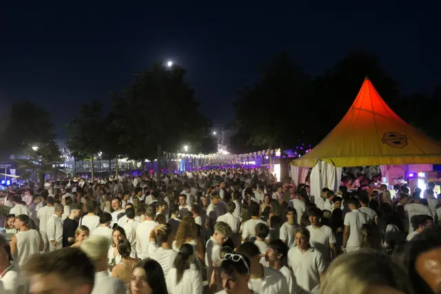 Tausende feierten in Weiß | Foto: Jona Brodhagen