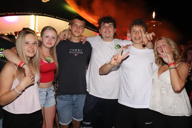 Viele Menschen aus der Region feierten gemeinsam beim „Rave on Air“ in Neukirchen am Walde. | Foto: Sona Hasoyan