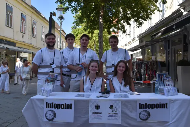 Das Team vom Infopoint... auch ganz in weiß. | Foto: Mirjam Preineder