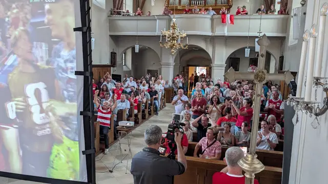Volles Haus in der Georgs-Kirche: Zahlreiche Fußballfans verfolgten gemeinsam das WM-Spiel Österreich gegen Algerien. | Foto: Diözesansportgemeinschaft/Kopper