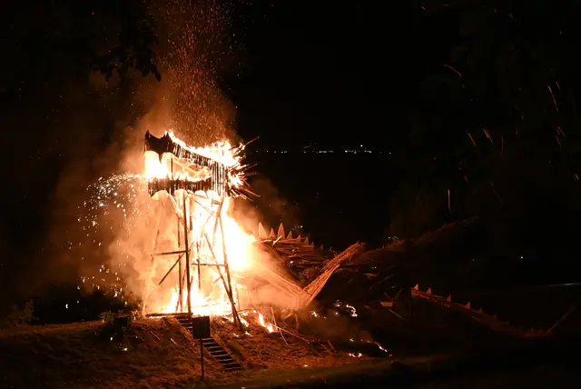 Wenn der Nibelungendrache Feuer spuckt jubeln die Gäste in Krummnußbaum | Foto: Gerlinde Siebenhandl