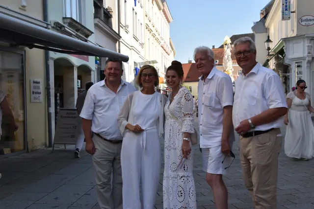 Vizebürgermeister Markus Riedmayer, Landeshauptfrau Johanna Mikl-Leitner, Bürgermeisterin Carmen Jeitler-Cincelli, Vizebürgermeister Jowi Trenner und Christoph Kainz, Bürgermeister aus Pfaffstätten. | Foto: Mirjam Preineder