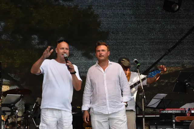 Michi und Michi Grossauer begrüßen die Gäste am Josefsplatz. | Foto: Mirjam Preineder