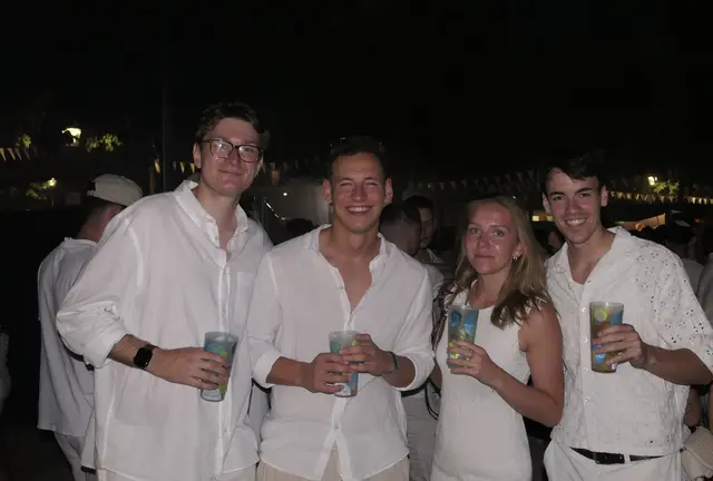 Auch Locals wie Matthias, Philipp, Marie und Mathias liesen sich das Highlight nicht entgehen | Foto: Jona Brodhagen