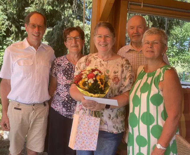 Hermann Scharf, Gerti Bogg, Jubilarin Christa Gamerith, Leopold Kargl und Monika Litschauer (v.l.) | Foto: NÖ Senioren