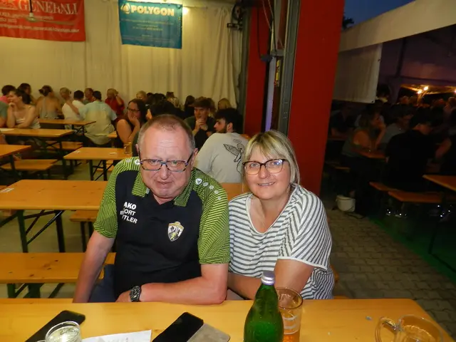 Walter Kugelberge und Monika vom SV Altlengbach besuchen gern das Feuerwehrfest. | Foto: Heribert Punz