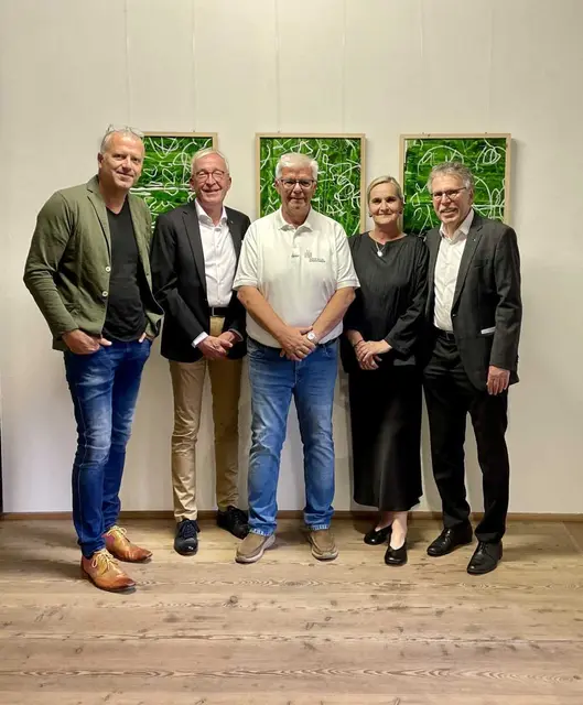 Bernhard Aichner, Bgm. Herbert Mayer, Christian Rudig und Maria Fleisch-Jörg und Elmar Peintner. | Foto: Schloss Landeck