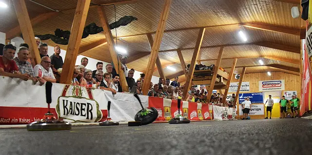 Der Fanbesuch bei der Tiroler Stocksport Landesmeisterschaft war schon in der Vorrunde gut. | Foto: TLEV