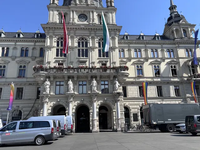 Großes Medieninteresse: Viele Kamerateams haben sich im Rathaus schon in Stellung gebracht.