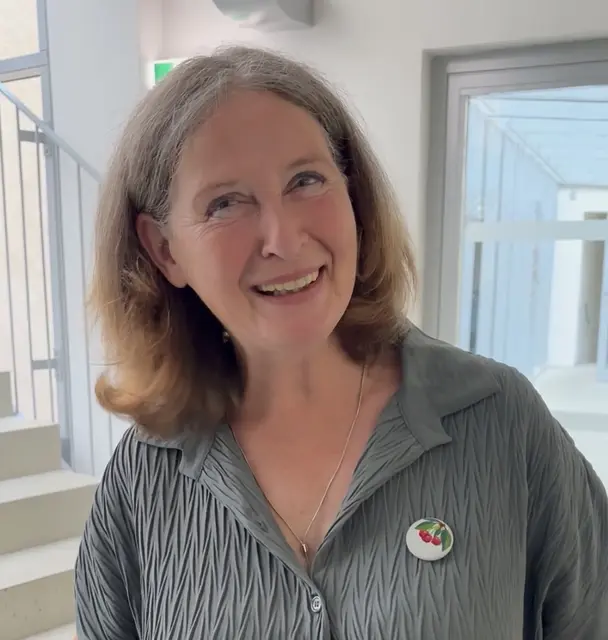 Strahlende Wahlsiegerin: Elke Kahr verteidigt den ersten Platz und wird Bürgermeisterin von Graz bleiben.