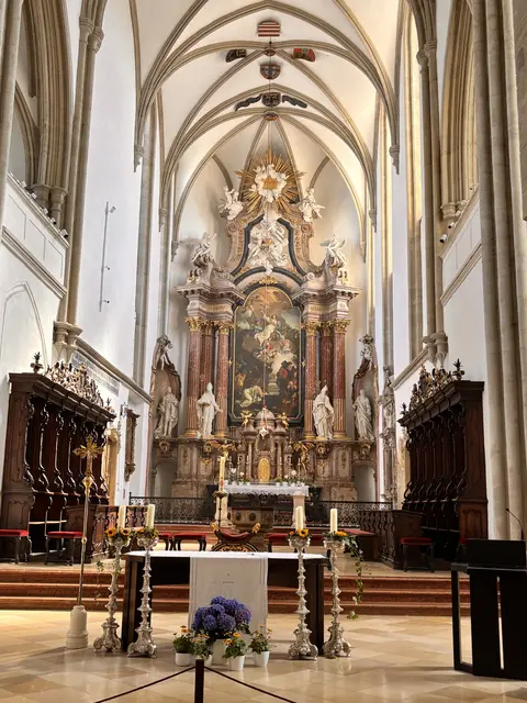 Zuflucht vor der Hitze (und vor dem Bösen) findet man im Wiener Neustädter Dom. | Foto: MeinBezirk