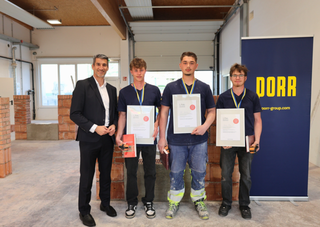 Julian Keglovits (2. von links) gewann im Hochbau, Platz 3 erreichte Niclas Klaus (rechts). | Foto: Porr