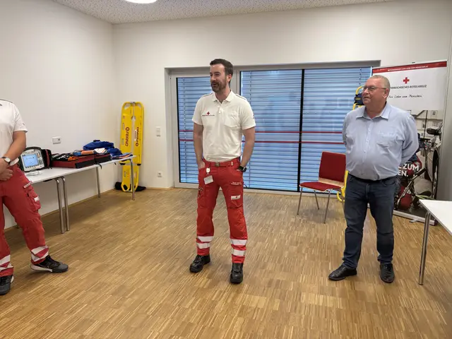 Die Besucher erhielten spannende Einblicke in die vielfältigen Aufgaben des Roten Kreuzes Retz von Florian Reithofer. | Foto: Alexandra Goll