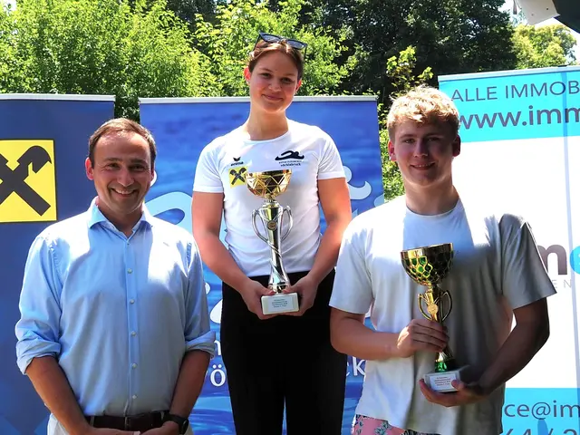 Vöcklabrucker Stadtmeister im Schwimmen 2026
v. l. n. r.: Vizebürgermeister David Soucek-Hofmann, Stadtmeisterin Azra Dautovic, Stadtmeister Herbert Motz | Foto: Stefanie Krechl