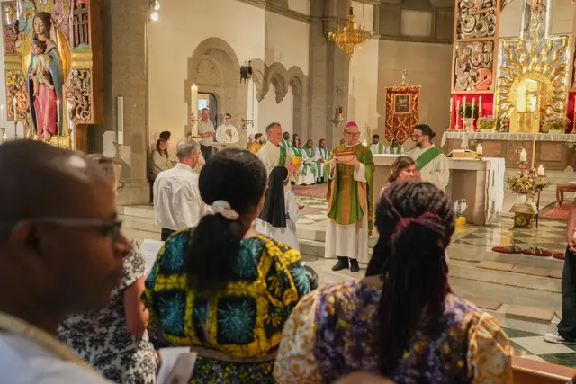 Das Fest der Weltkirche der Diözese Innsbruck brachte Menschen aus vielen Ländern und Kulturen zusammen. Mit Gottesdienst, Musik, Tanz und kulinarischen Spezialitäten wurde die Vielfalt der weltweiten Kirche in Hötting eindrucksvoll gefeiert. | Foto: Cincelli/dibk