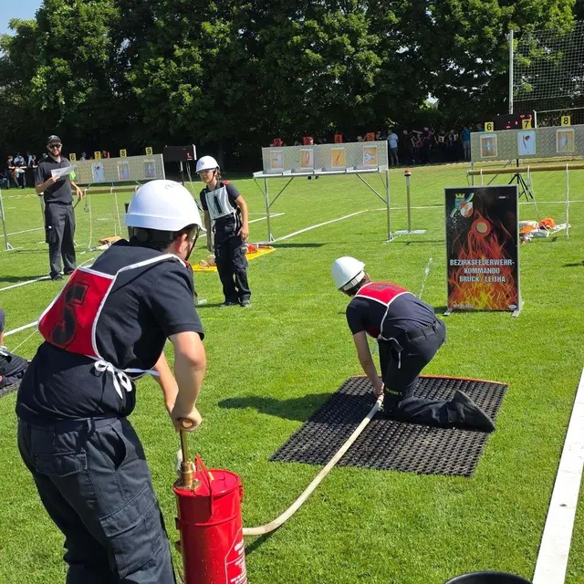 Im Gruppenbewerb kommt es aufs Teamwork an. | Foto: BFKDO Bruck/Leitha