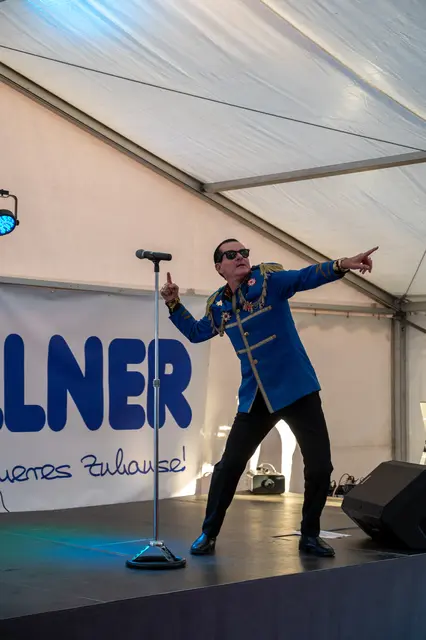 Mitreißende Falco-Shov von Michael Patrick Simoner | Foto: Farbe & Wohnen Müllner